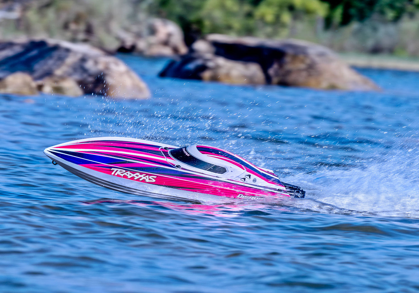 106064-4 Disruptor 4s Boat Pink